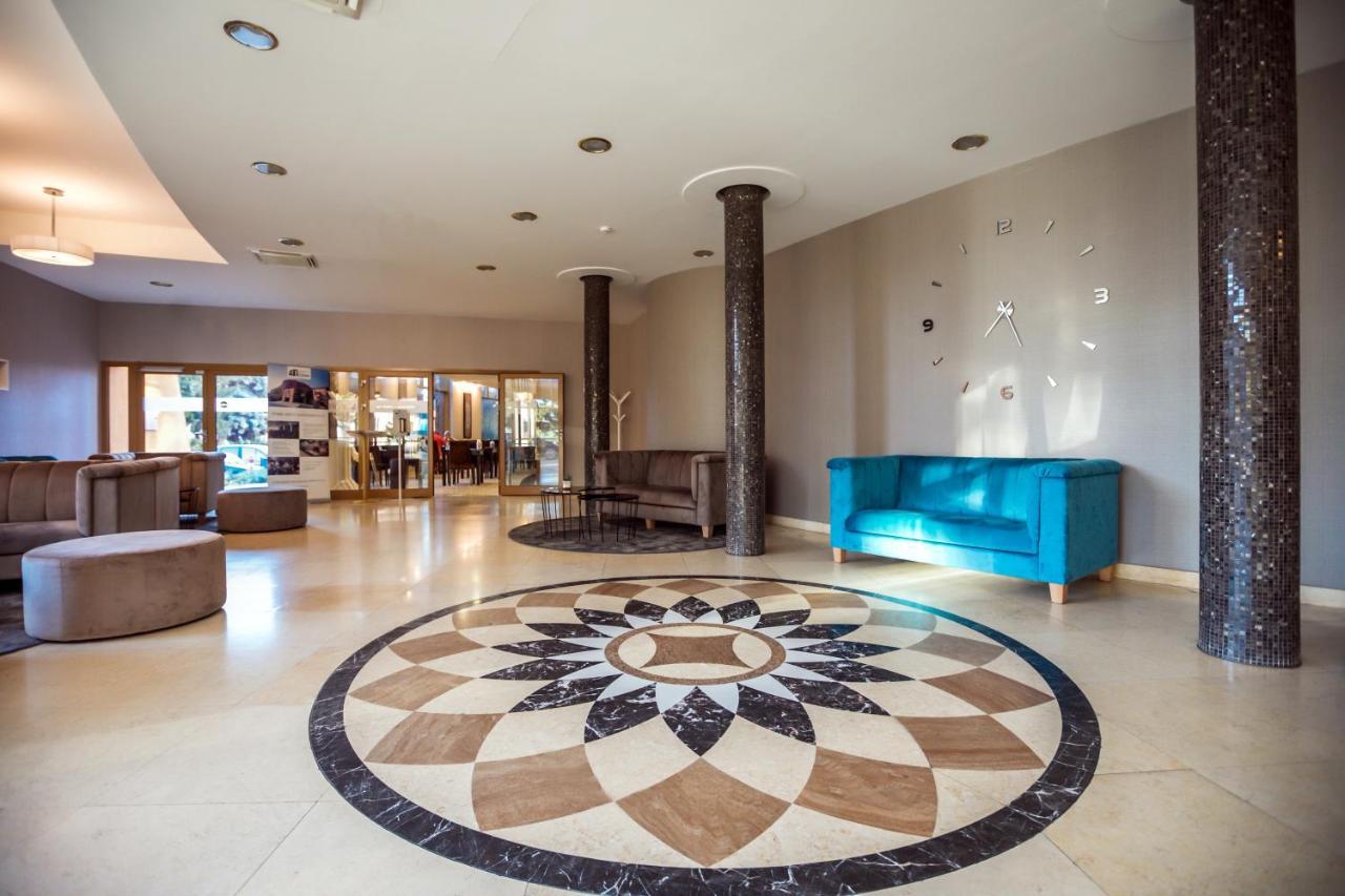 Colosseum Hotel Mórahalom Buitenkant foto