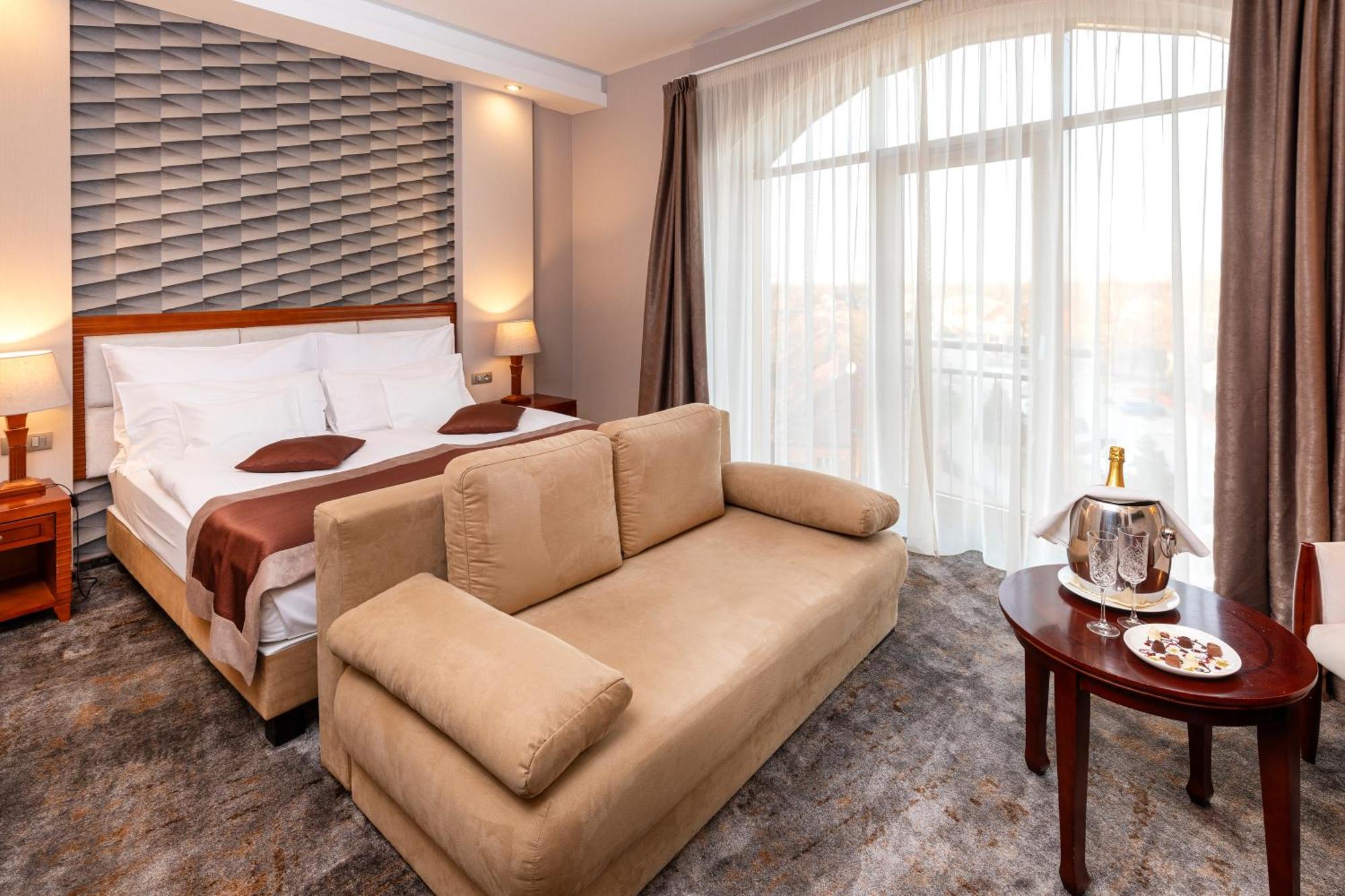 Colosseum Hotel Mórahalom Buitenkant foto