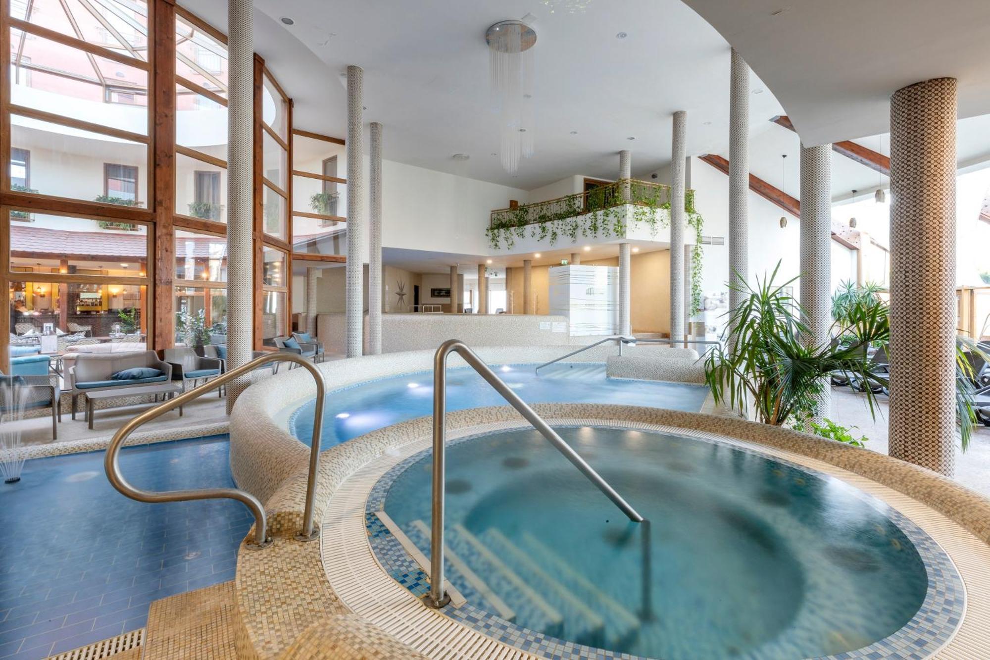 Colosseum Hotel Mórahalom Buitenkant foto